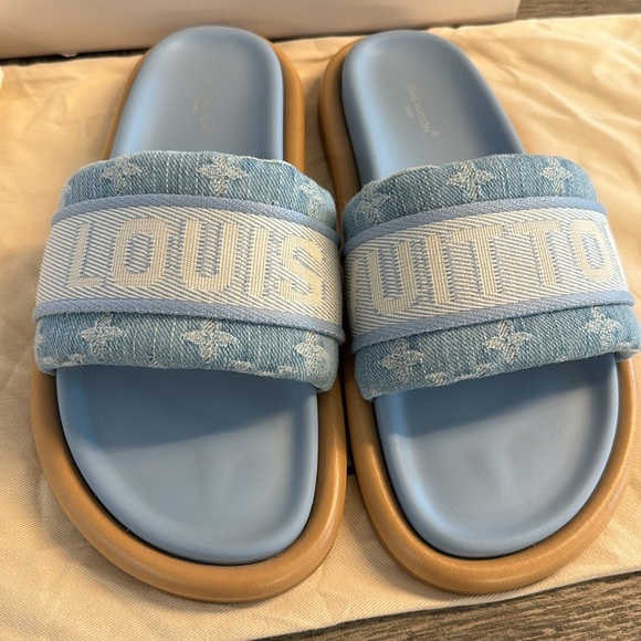 LOUIS VUITTON AUTHENTIC LV By The Pool
LV Bliss Comfort Mule size 38 - Picture 16 of 16